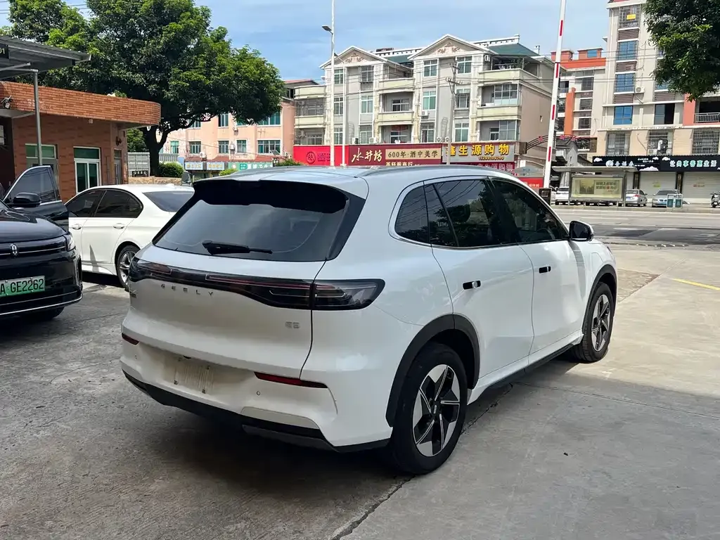 Geely Galaxy E5 — фото 10