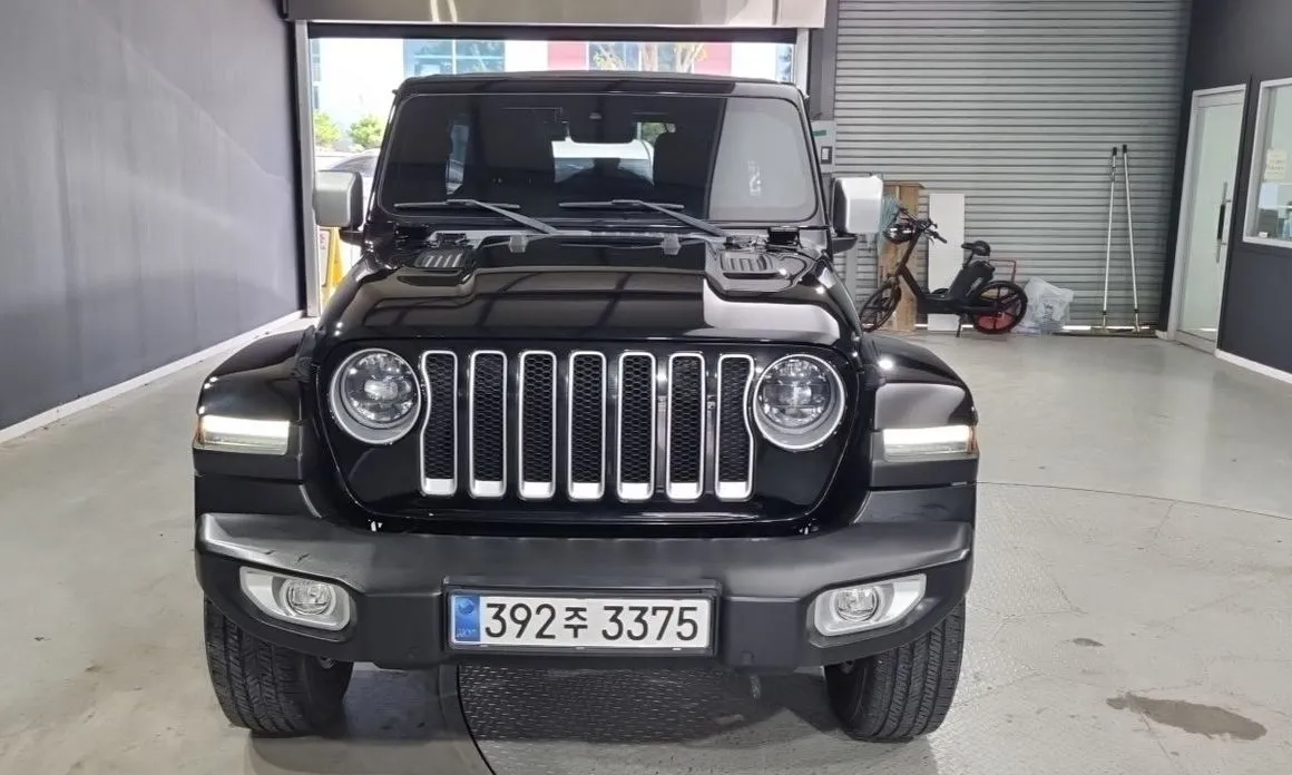 Jeep Wrangler — фото 1
