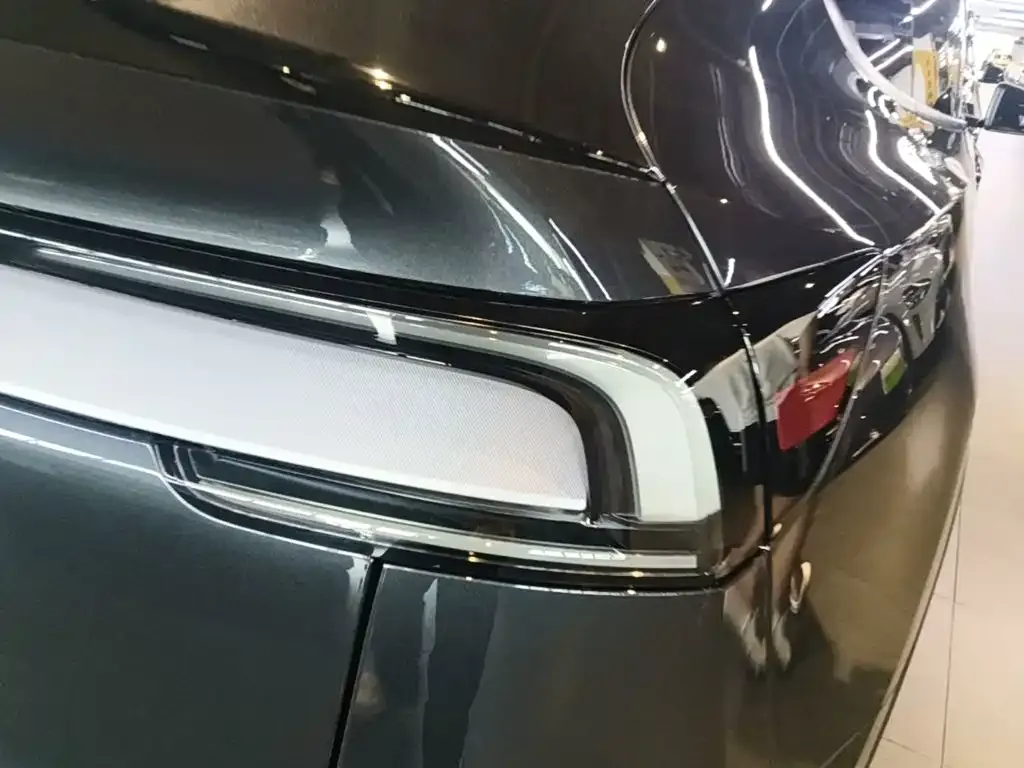 Tesla Model Y L — фото 6