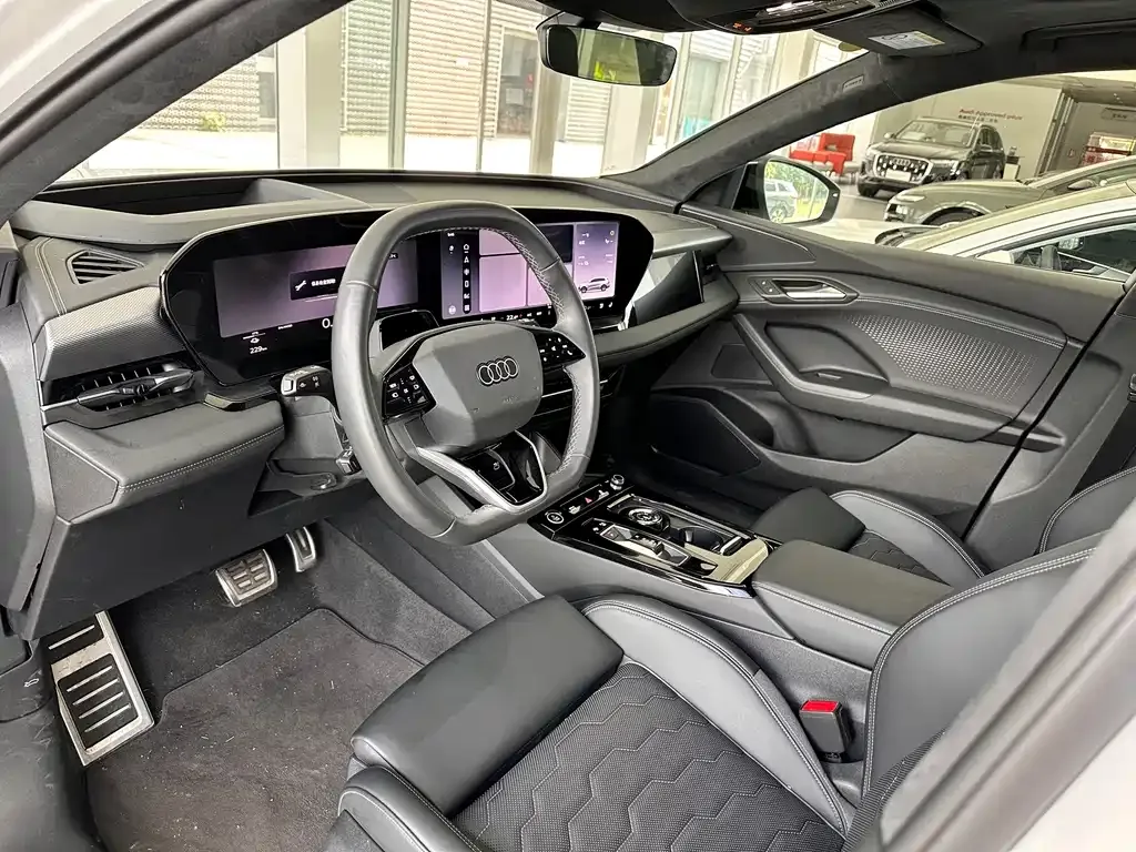 Audi Q6L e-tron — фото 6