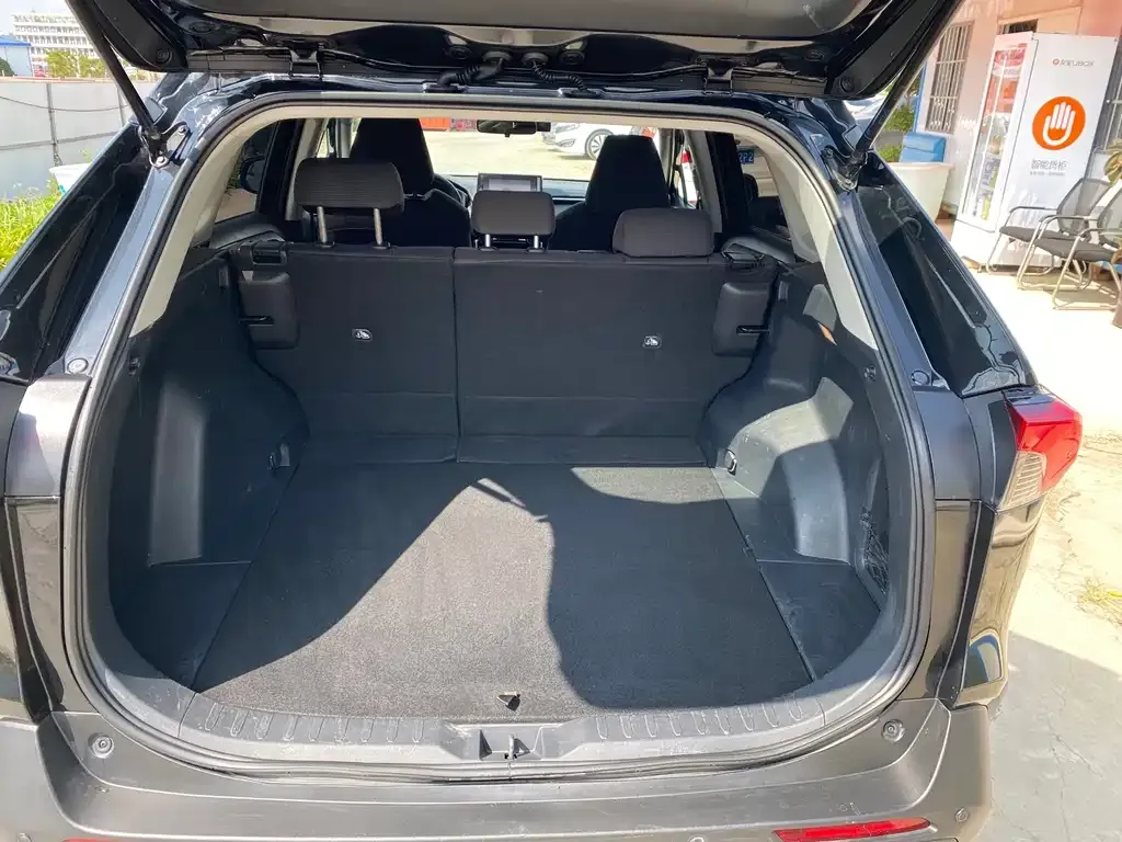 Toyota RAV4 — фото 2