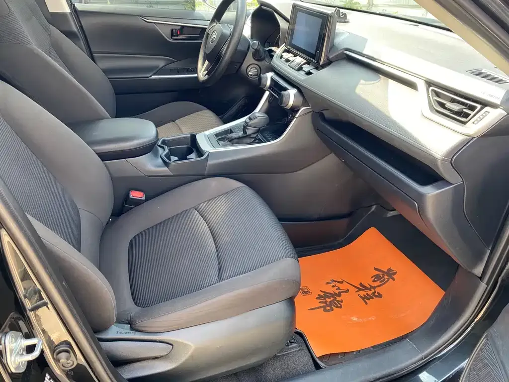 Toyota RAV4 — фото 4