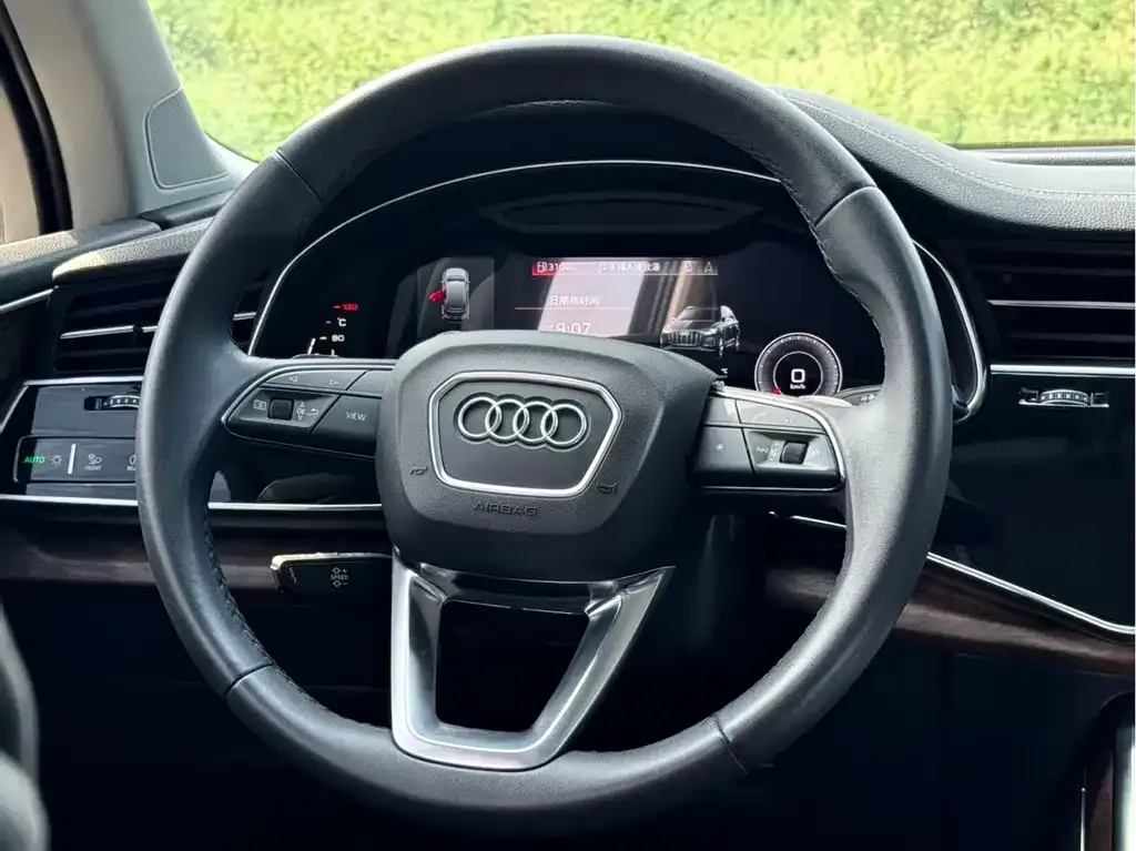 Audi Q7 — фото 10