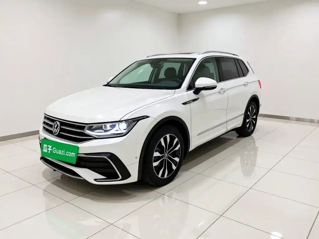 Volkswagen Tiguan L — фото 1
