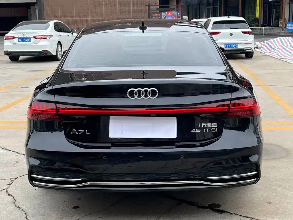 Audi A7L — фото 8
