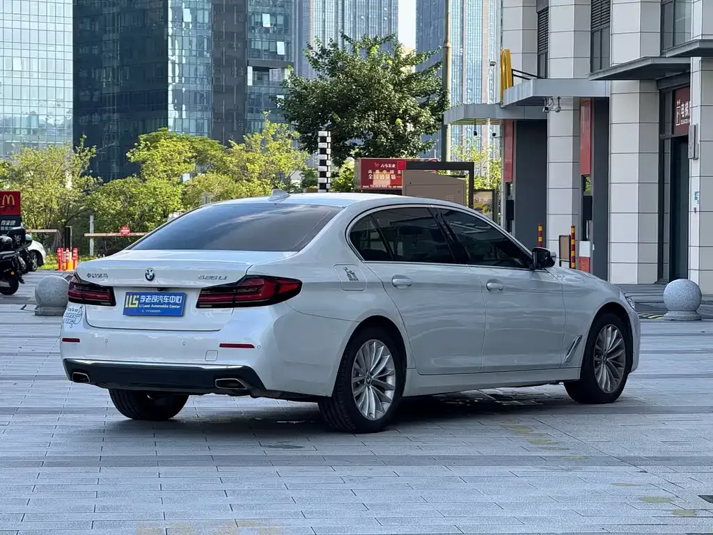 BMW 5 Series — фото 9