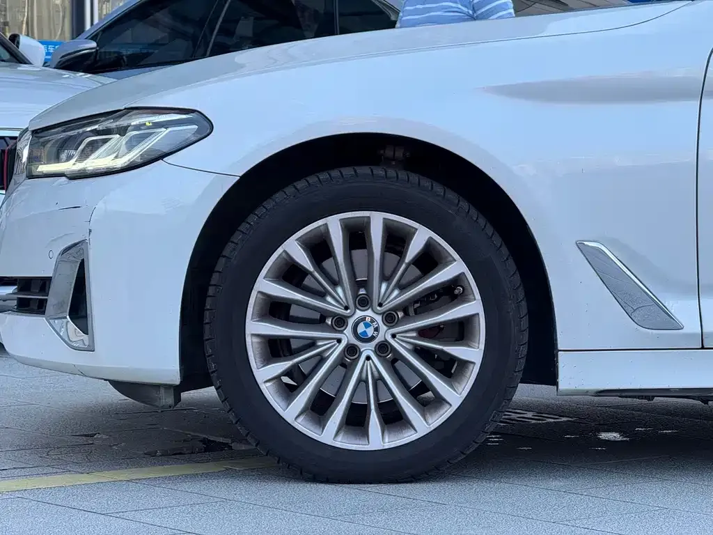 BMW 5 Series — фото 3