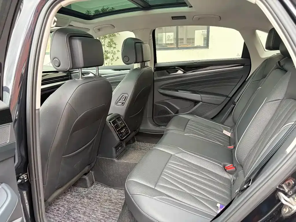 Volkswagen Passat — фото 6