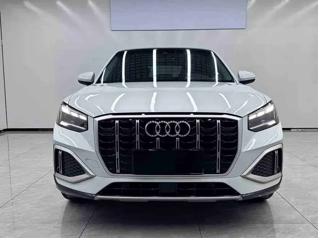 Audi Q2L — фото 6