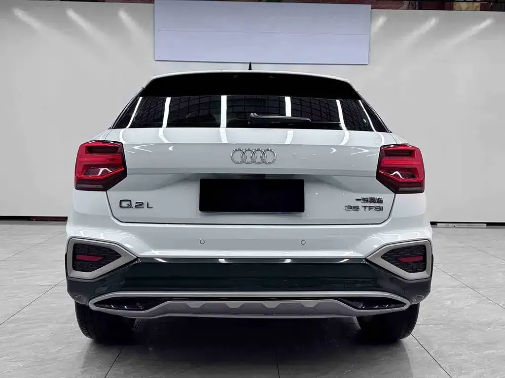 Audi Q2L — фото 5