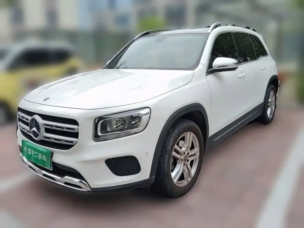 Mercedes-Benz GLB — фото 1