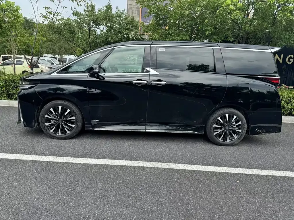 Toyota Vellfire — фото 6