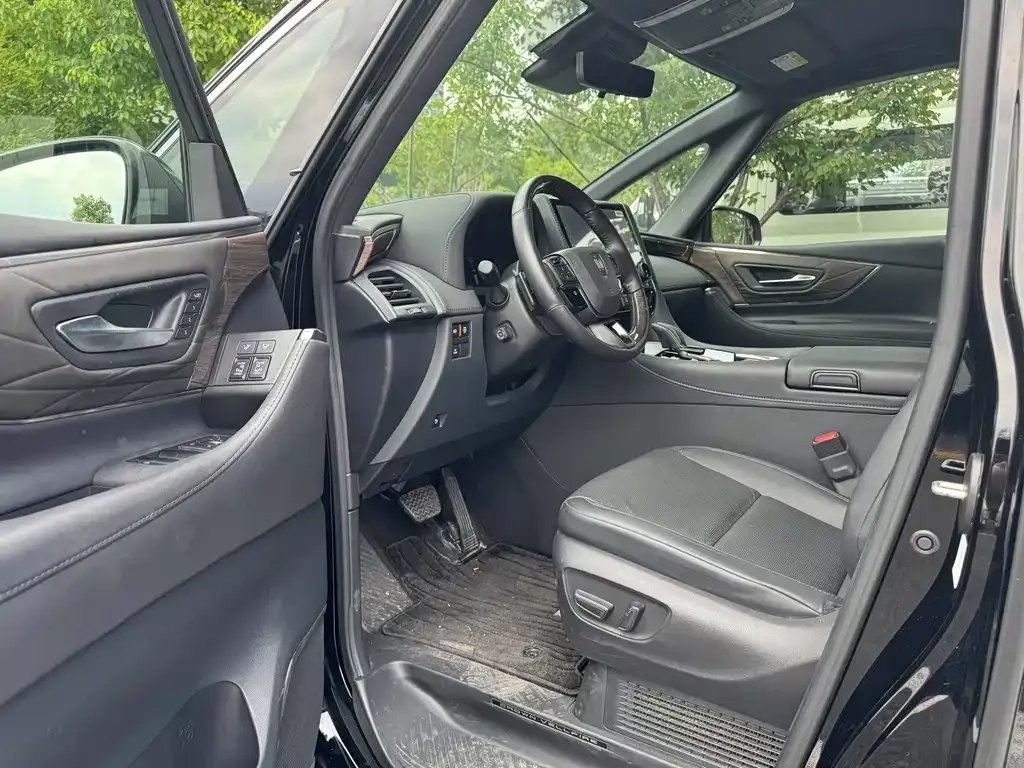 Toyota Vellfire — фото 2