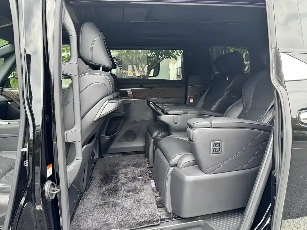 Toyota Vellfire — фото 7