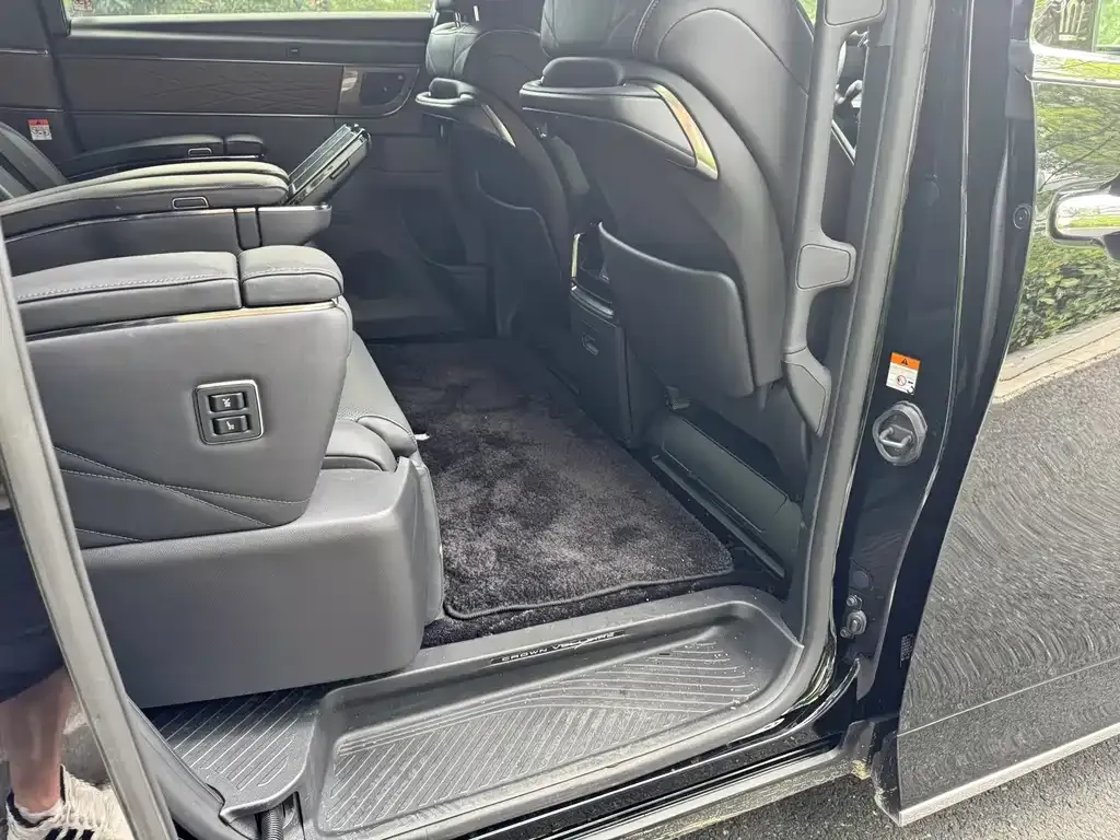 Toyota Vellfire — фото 4