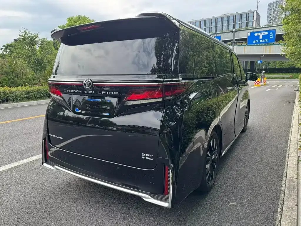 Toyota Vellfire — фото 5