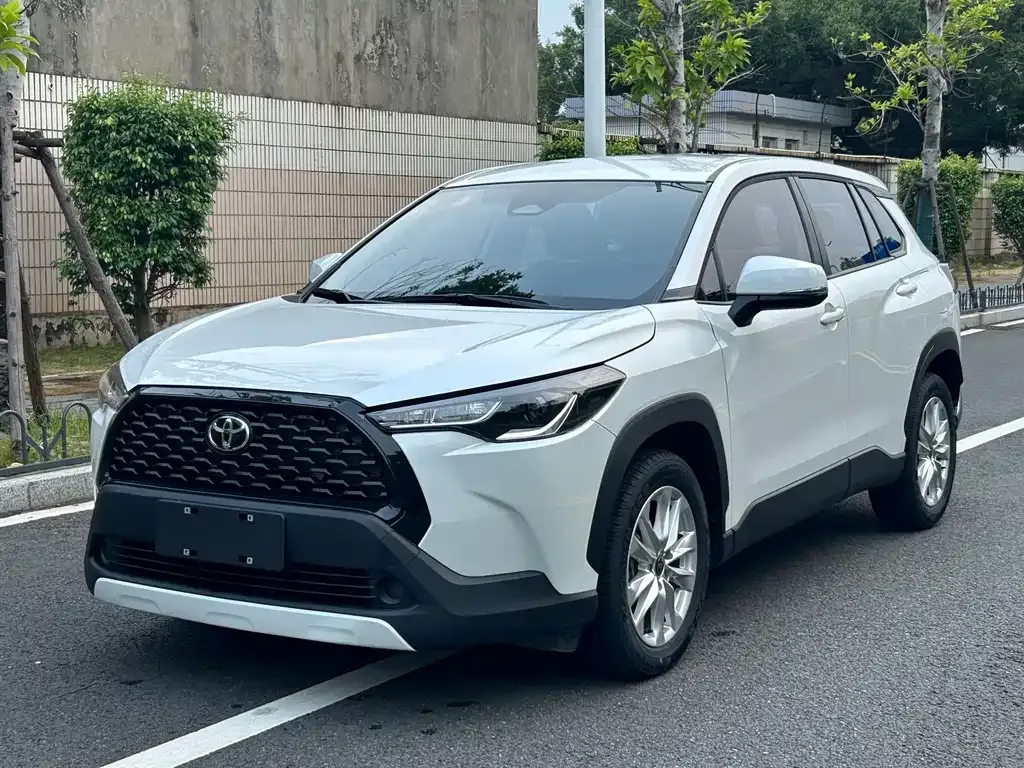 Toyota Corolla Cross — фото 1
