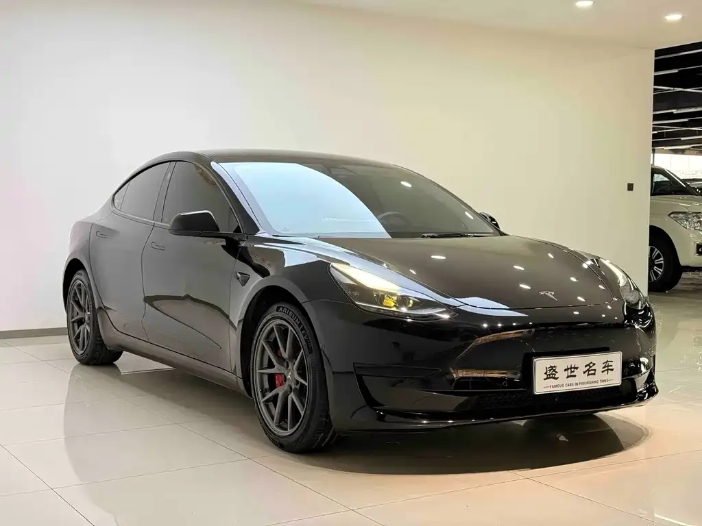 Tesla Model 3 — фото 4
