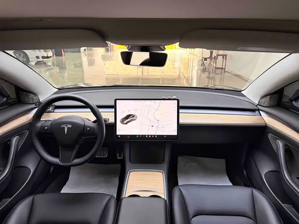 Tesla Model 3 — фото 3