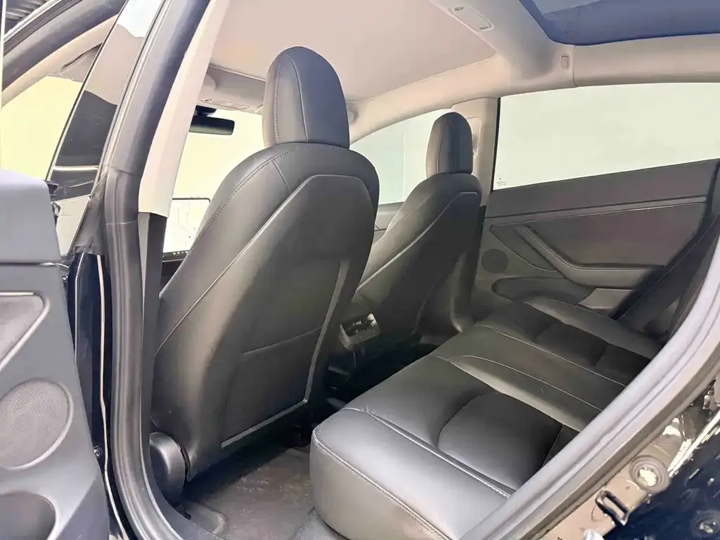 Tesla Model 3 — фото 9