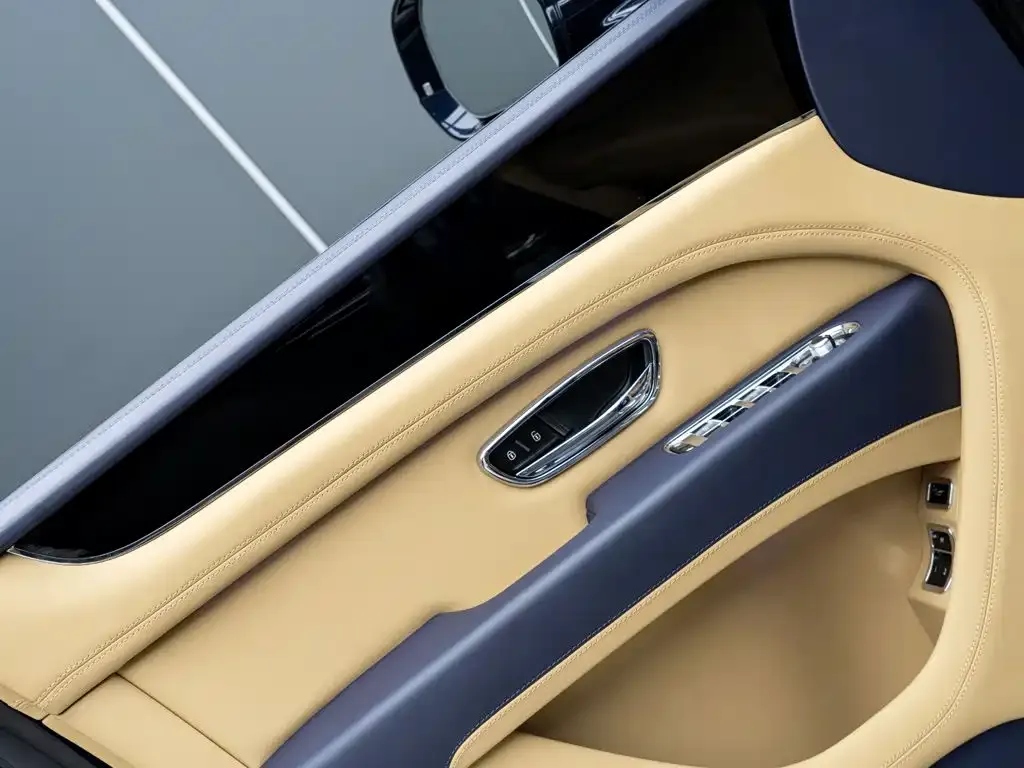Bentley Bentayga — фото 10