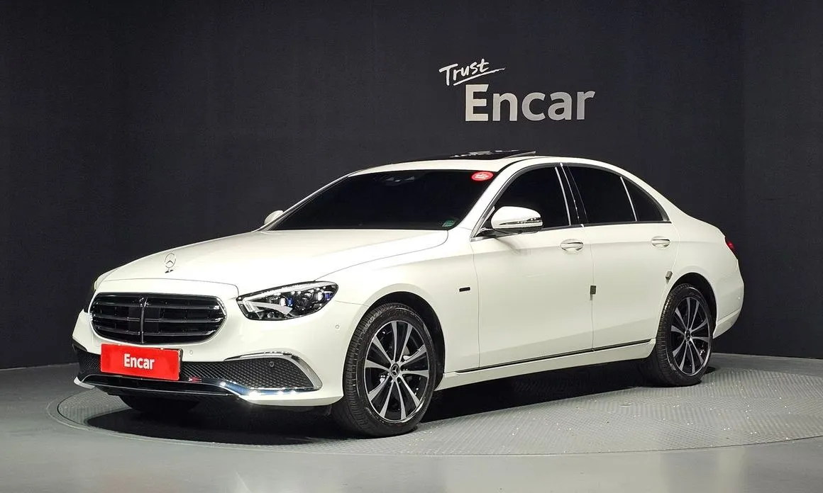 Mercedes-Benz E-Class — фото 1