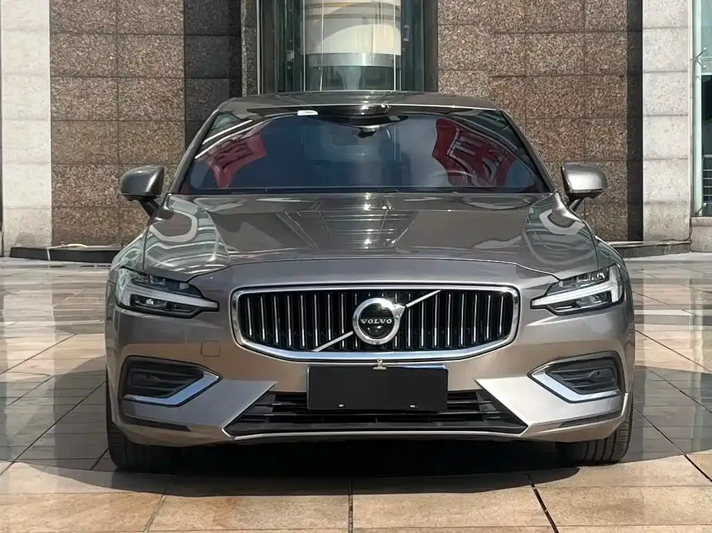 Volvo S60 — фото 2