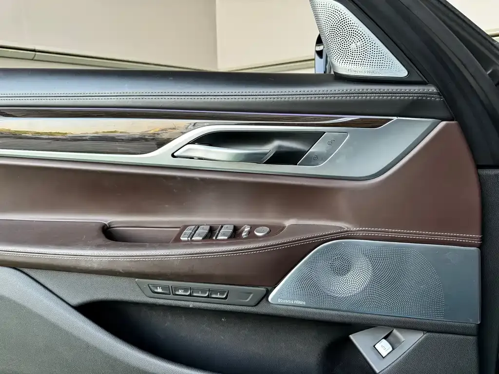 BMW 7 Series — фото 4