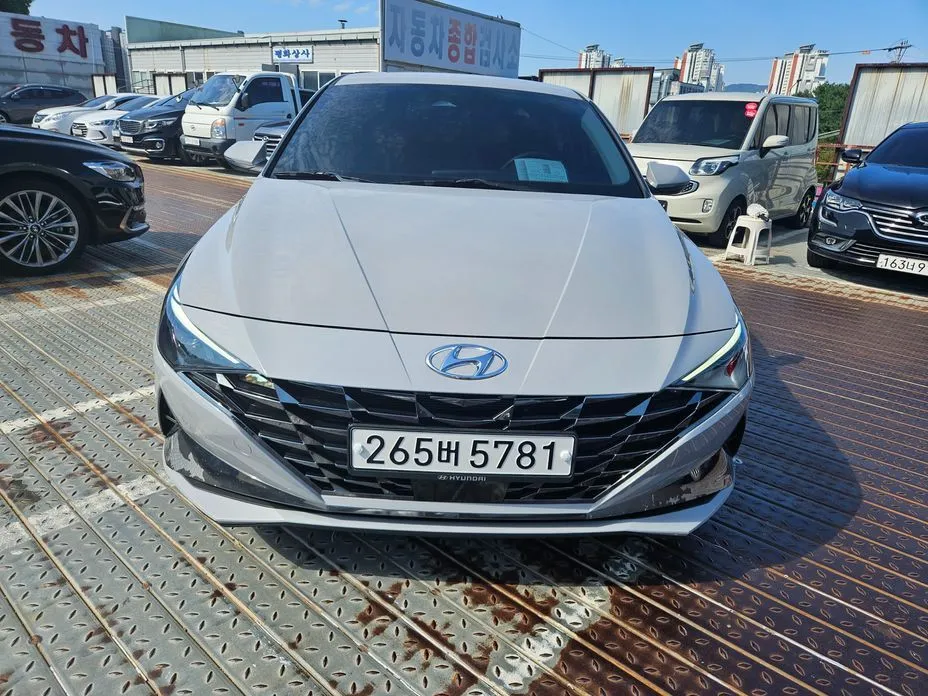 Hyundai AVANTE — фото 1