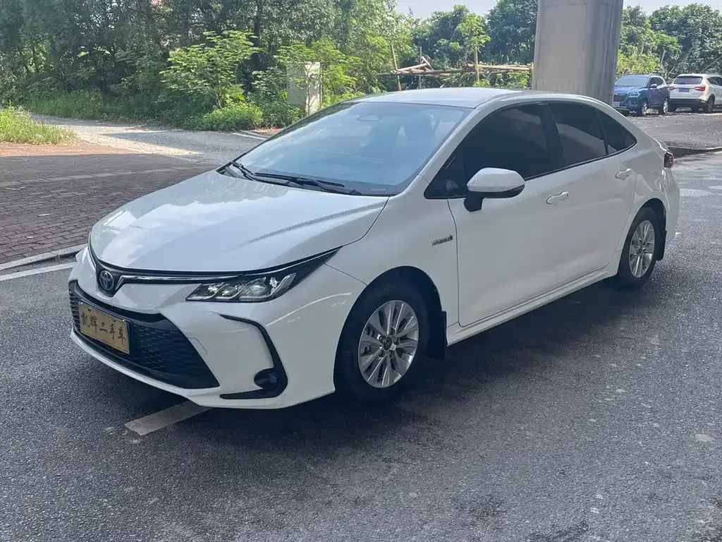 Toyota Corolla — фото 1