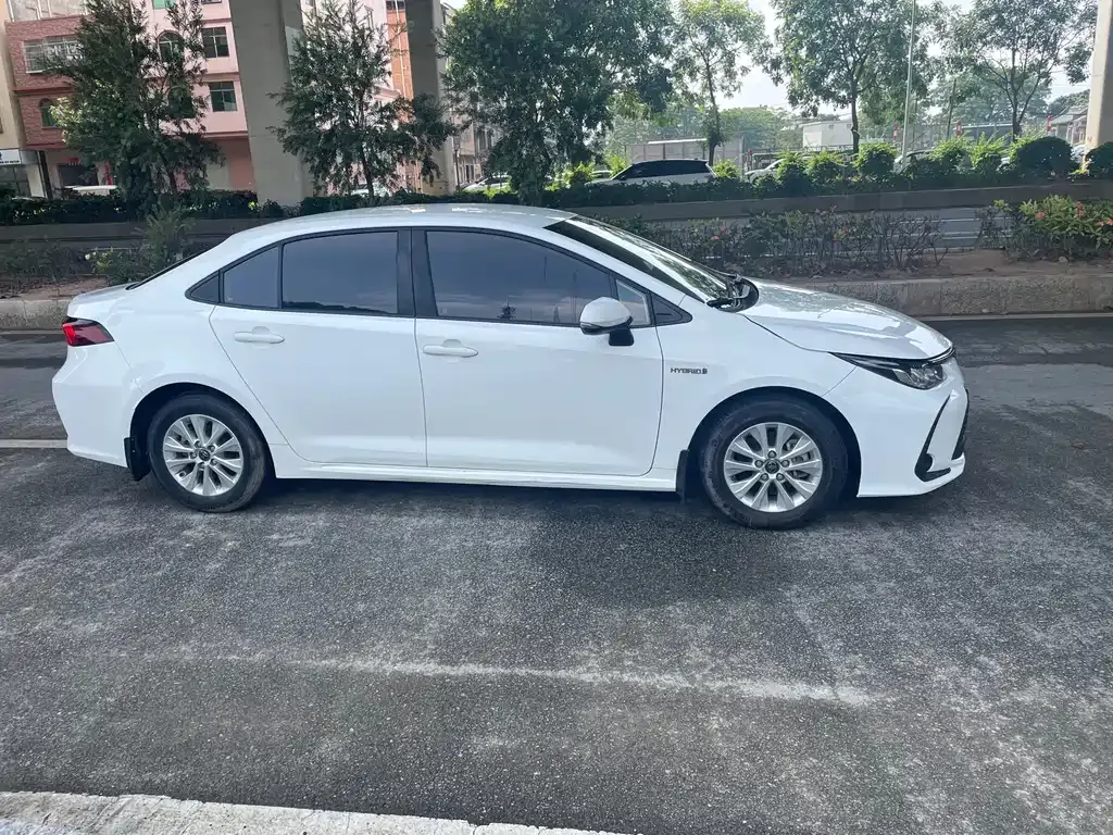Toyota Corolla — фото 7