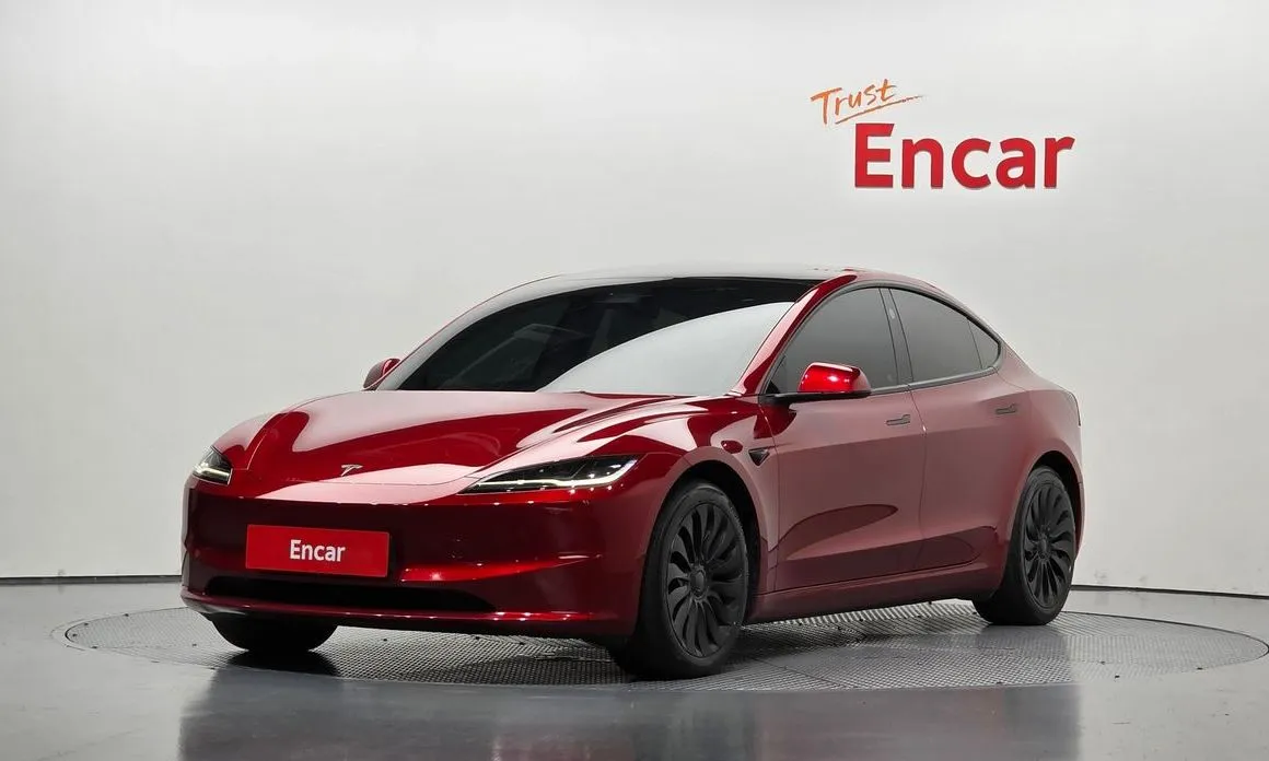 Tesla Model 3 — фото 1