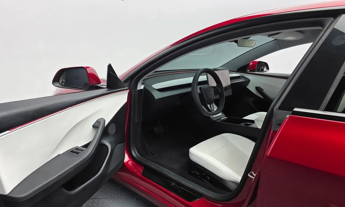Tesla Model 3 — фото 8