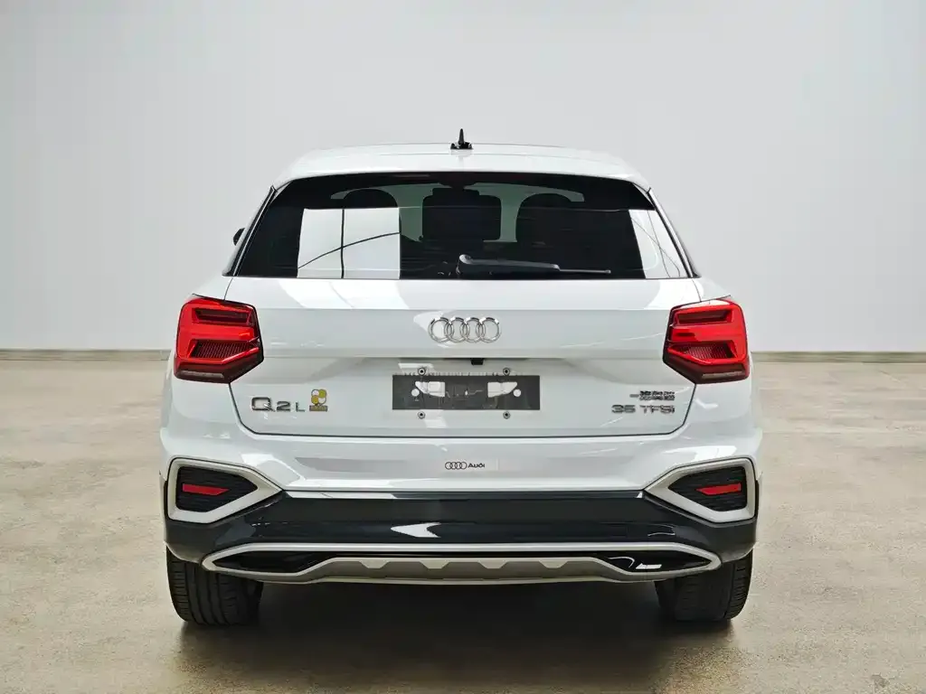 Audi Q2L — фото 5
