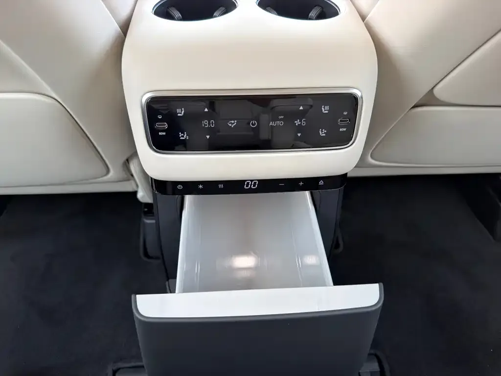 Li Auto MEGA — фото 9