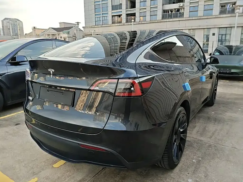 Tesla Model Y — фото 4