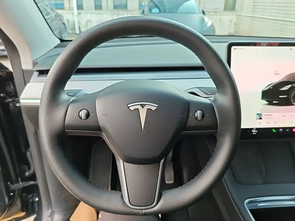 Tesla Model Y — фото 5