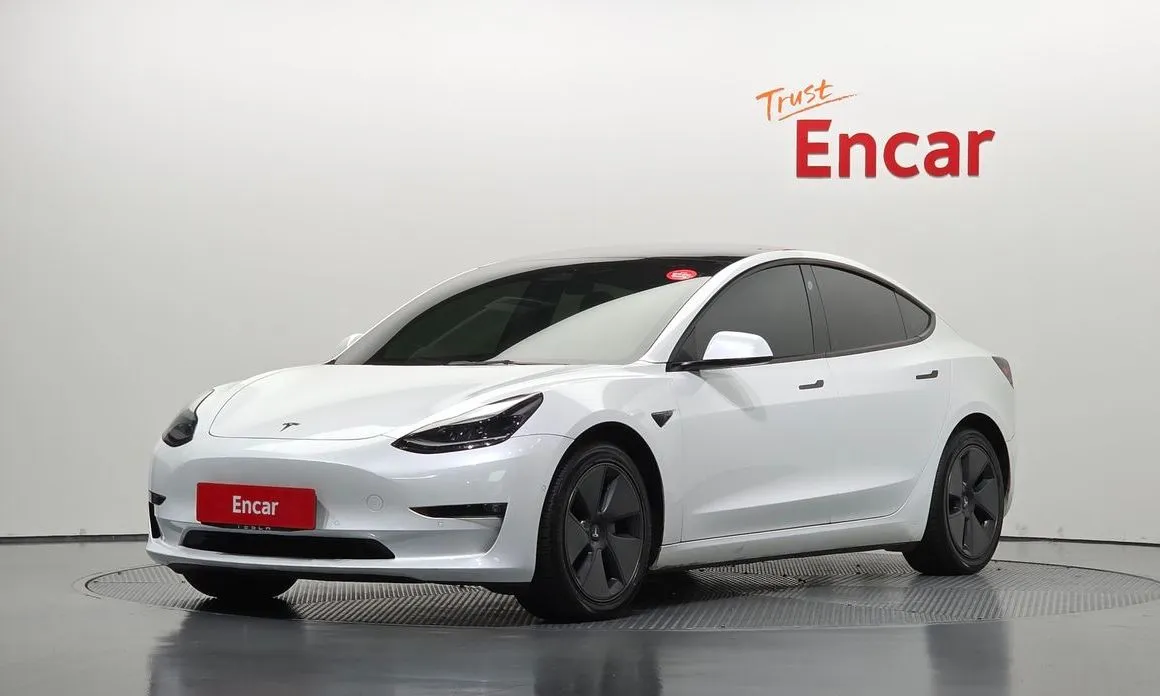 Tesla Model 3 — фото 1