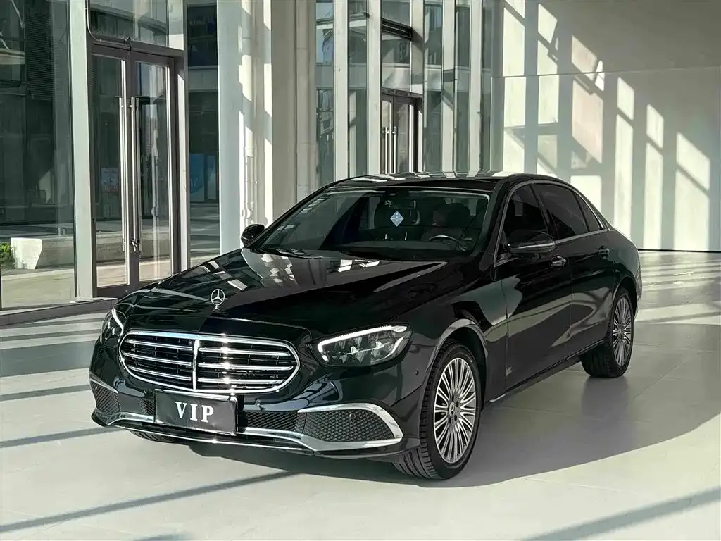 Mercedes-Benz E-Class — фото 1