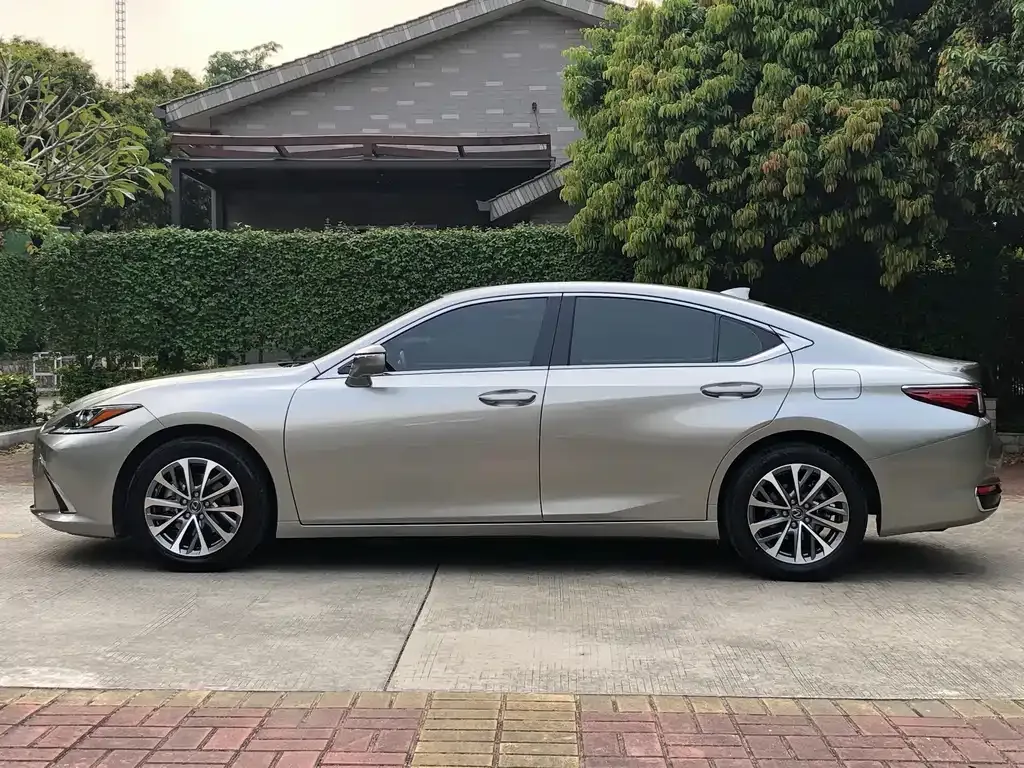 Lexus ES — фото 8