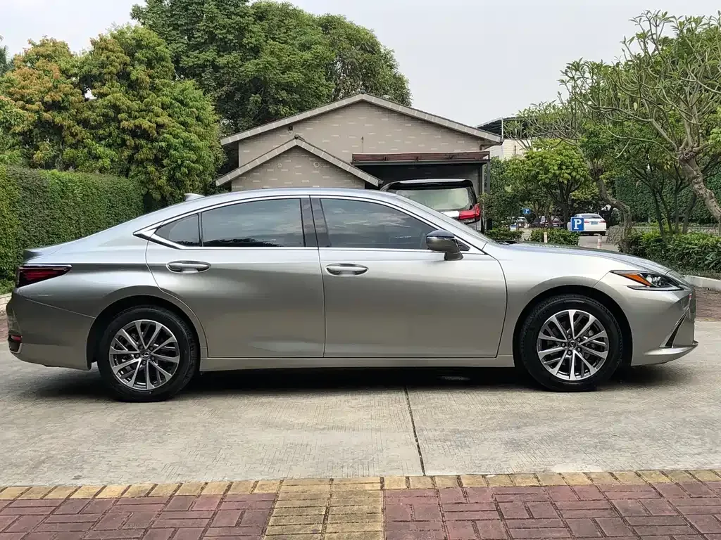 Lexus ES — фото 10