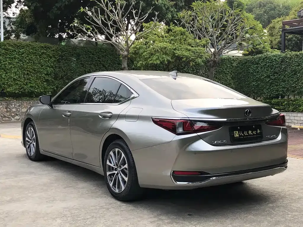 Lexus ES — фото 5