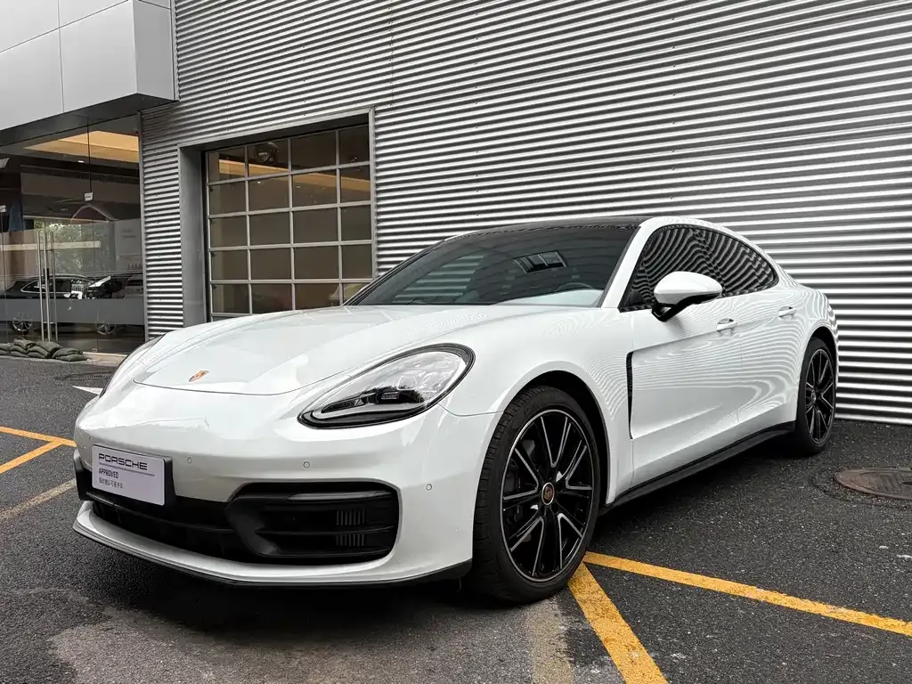 Porsche Panamera — фото 1
