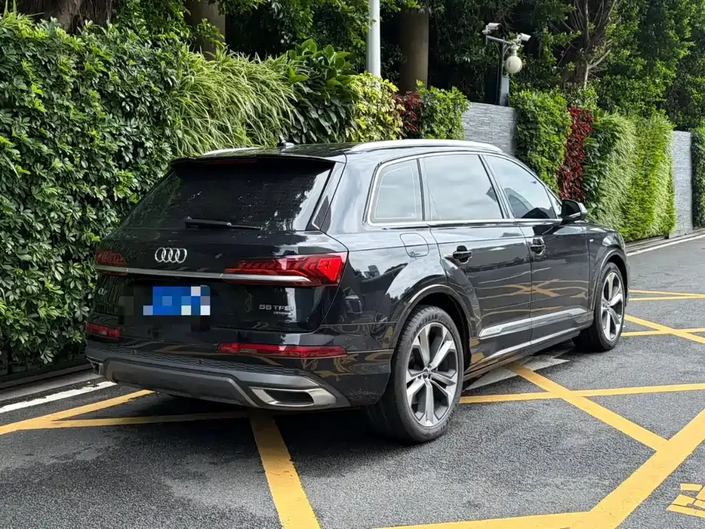 Audi Q7 — фото 10