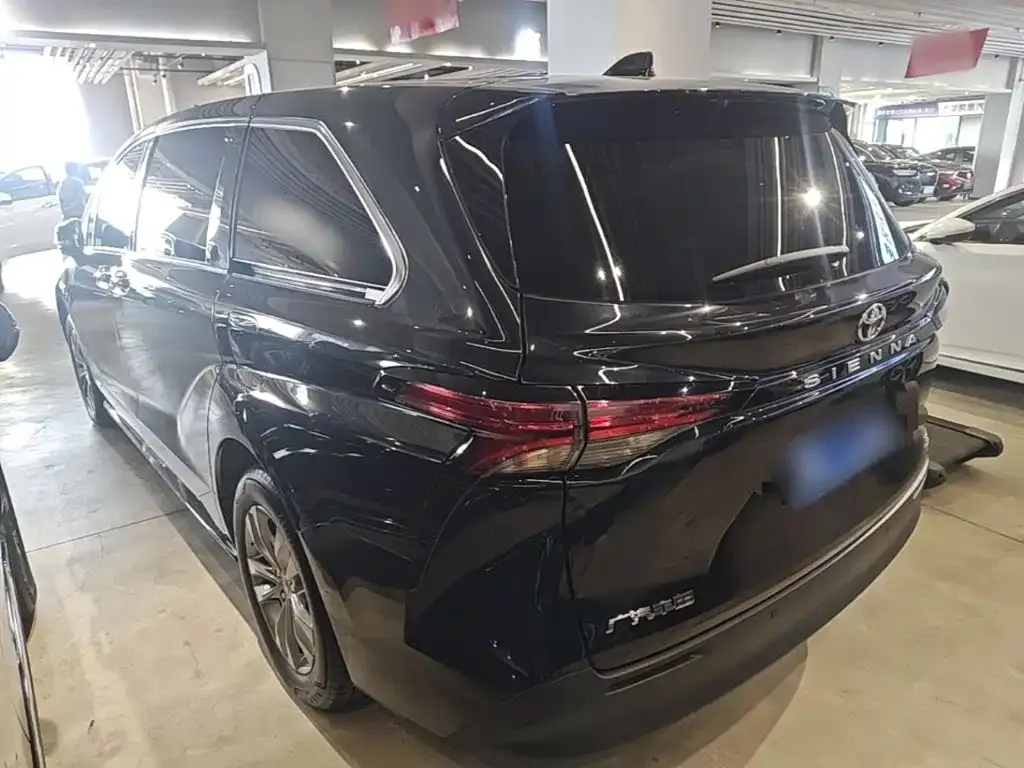 Toyota Sienna — фото 6
