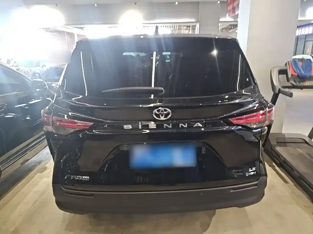 Toyota Sienna — фото 10