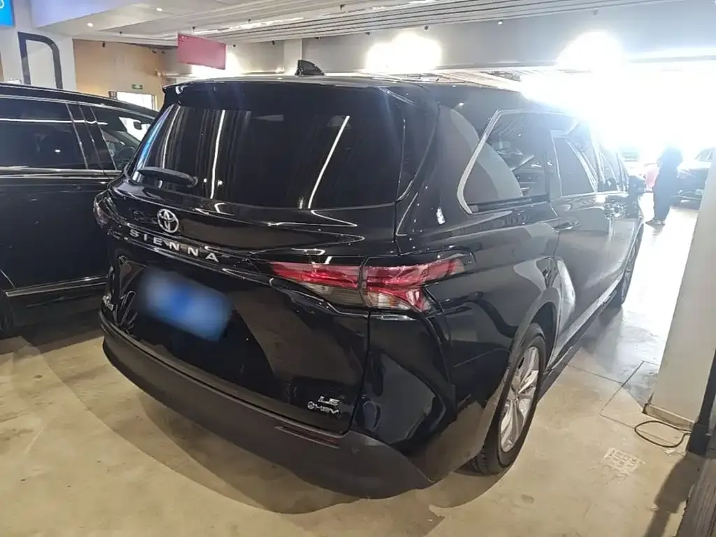 Toyota Sienna — фото 8