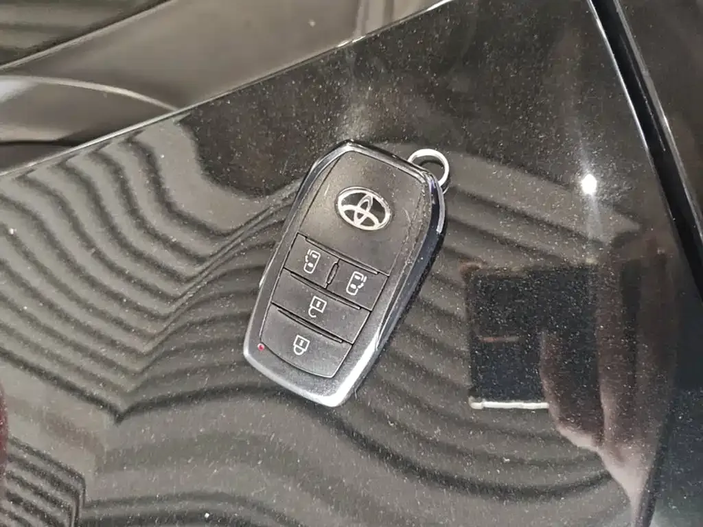 Toyota Sienna — фото 9