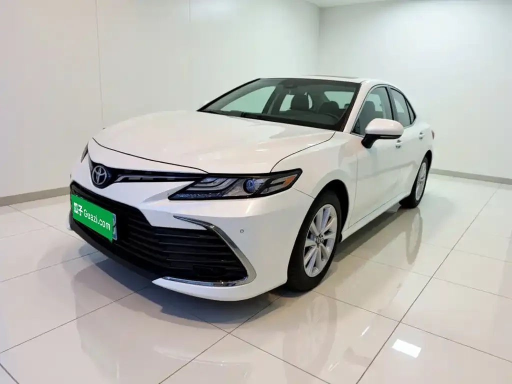 Toyota Camry — фото 3