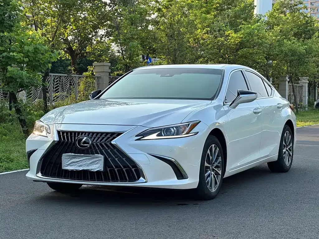 Lexus ES — фото 1